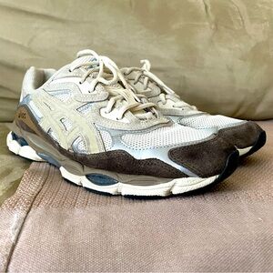 ASICS gel nyc
Cream mocha brown ivory grey white
Size 9.5 mens
11 womens